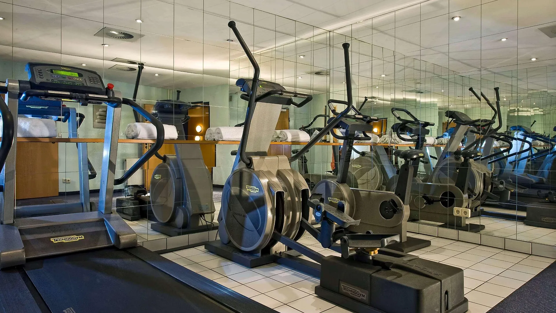Wyndham Hannover Atrium 4*,